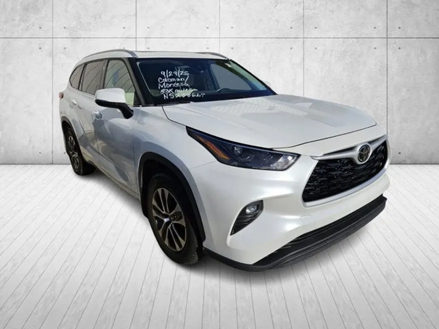2022 Toyota Highlander XLE photo 1