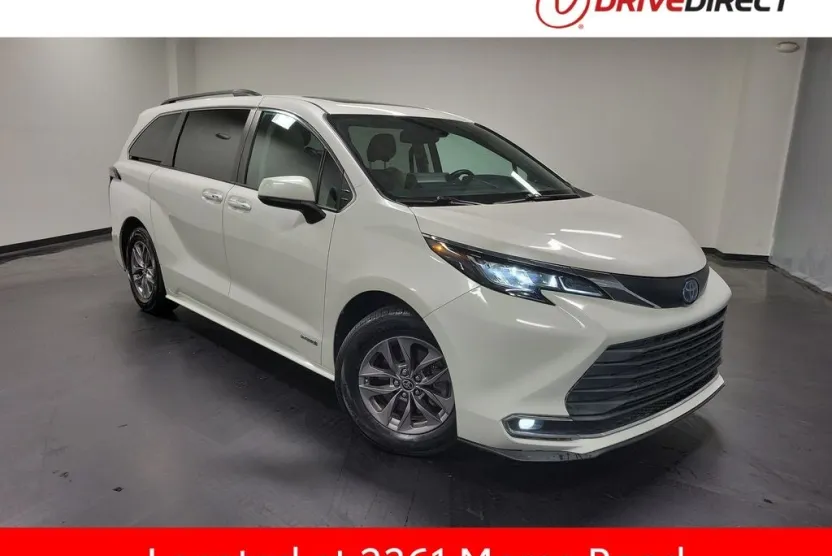 2021 Toyota Sienna XLE photo 1