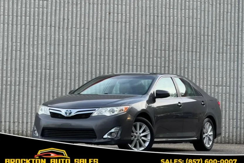 2012 Toyota Camry LE Hybrid photo 1