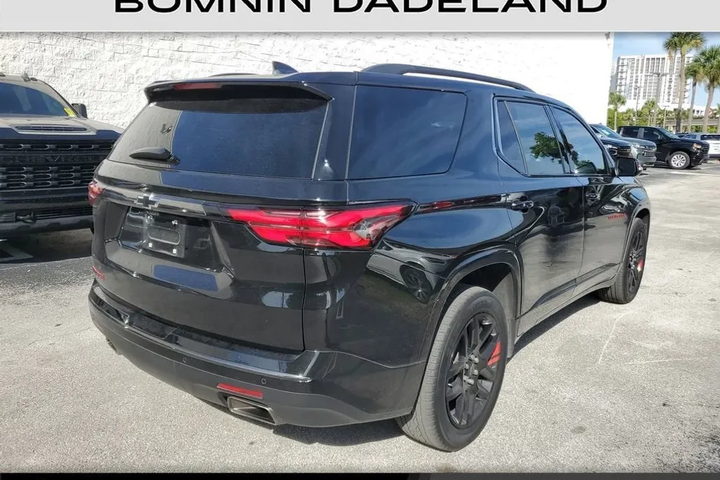 2023 Chevrolet Traverse Premier photo 1