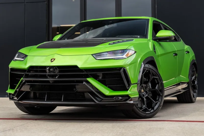 2023 Lamborghini Urus Performante photo 1