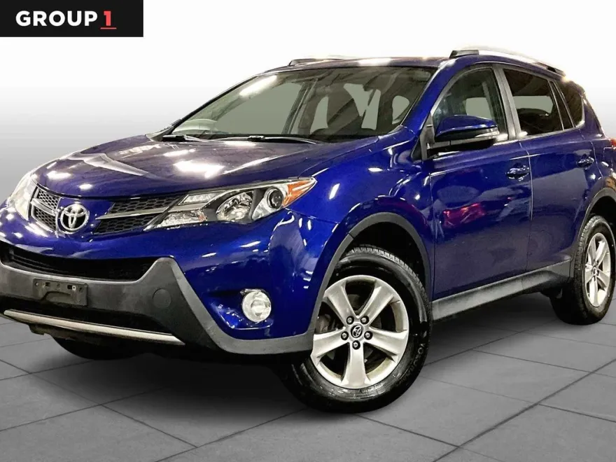 2015 Toyota RAV4 XLE photo 1