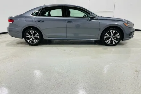 2022 Volkswagen Passat 2.0T SE photo 3