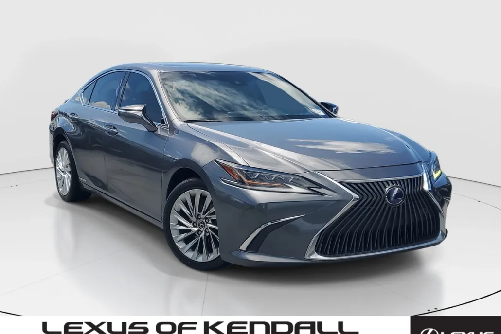 2020 Lexus ES 300h Ultra Luxury photo 1