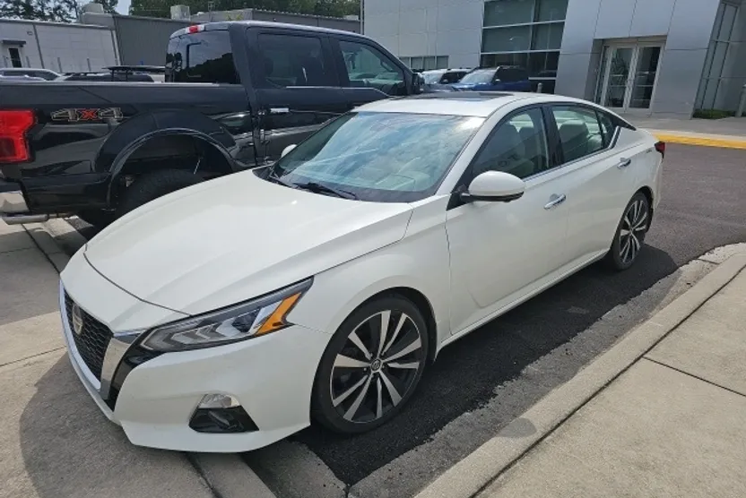 2020 Nissan Altima Platinum photo 1