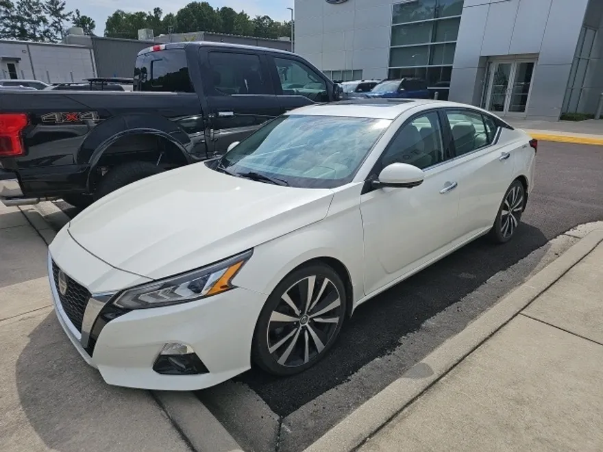2020 Nissan Altima Platinum photo 1