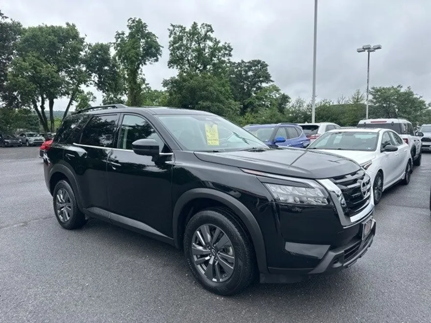 2024 Nissan Pathfinder SV photo 1
