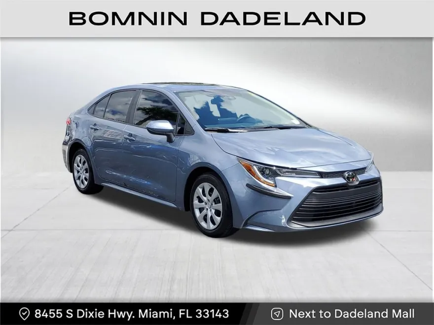 2023 Toyota Corolla LE photo 1