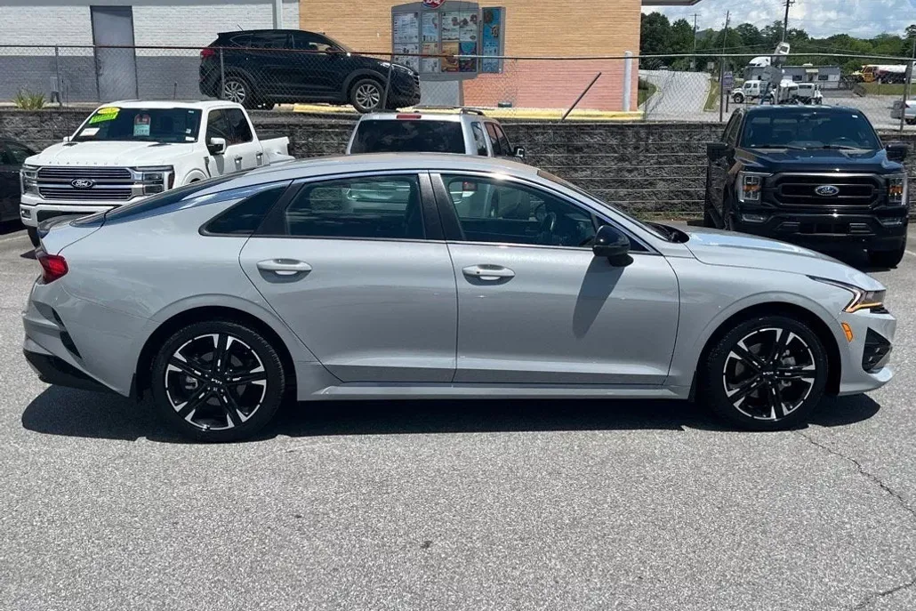 2024 Kia K5 GT-Line photo 1