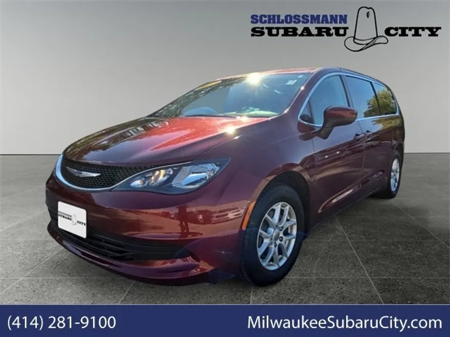 2017 Chrysler Pacifica Touring photo 1