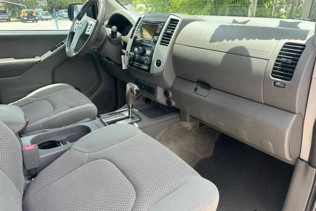 2015 Nissan Frontier SV photo 1