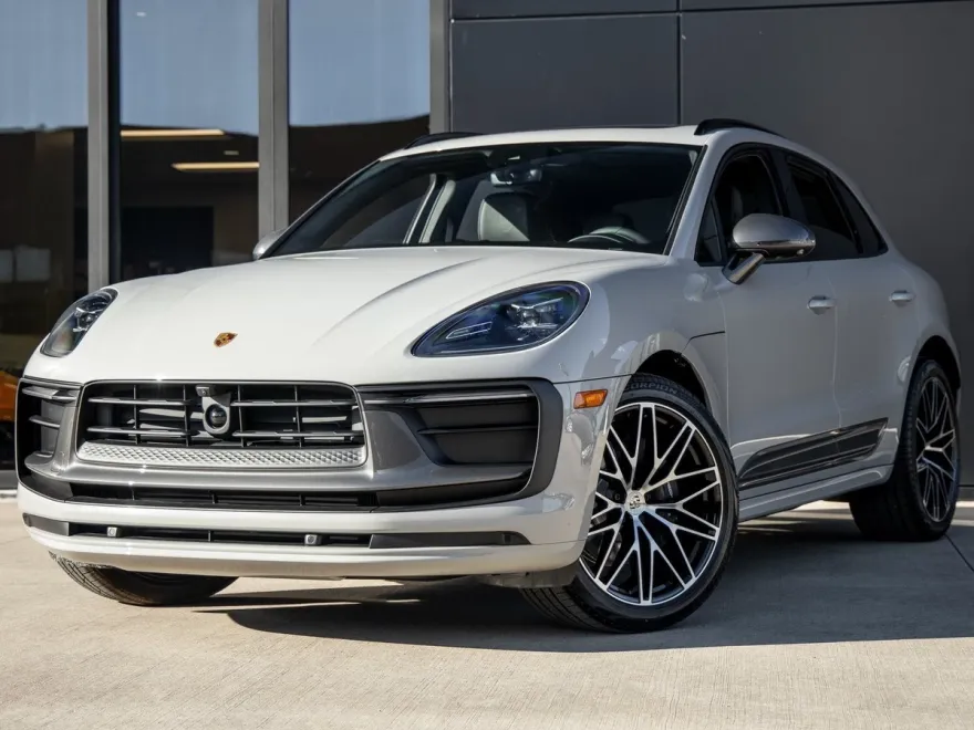 2025 Porsche Macan T photo 1