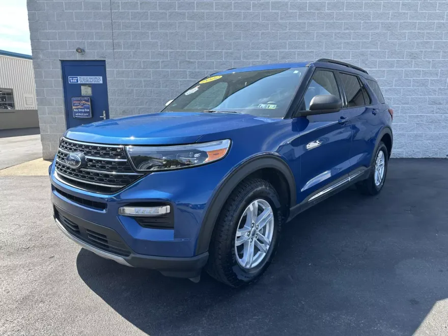 2022 Ford Explorer XLT photo 1