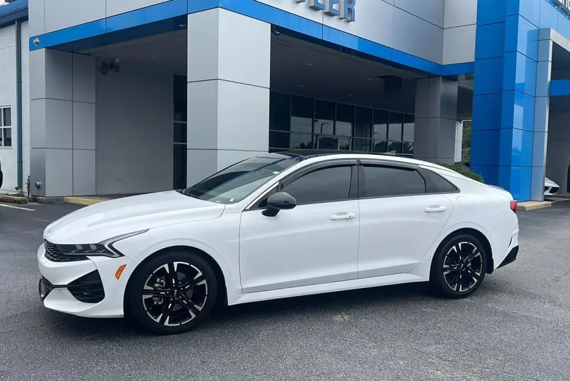 2022 Kia K5 GT-Line photo 1