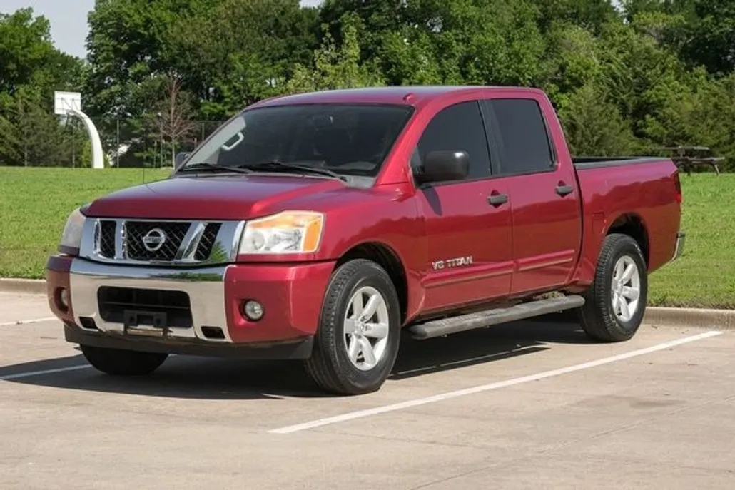 2014 Nissan Titan SV Crew Cab photo 1