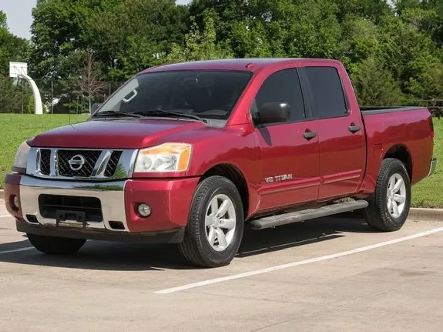 2014 Nissan Titan SV Crew Cab photo 1