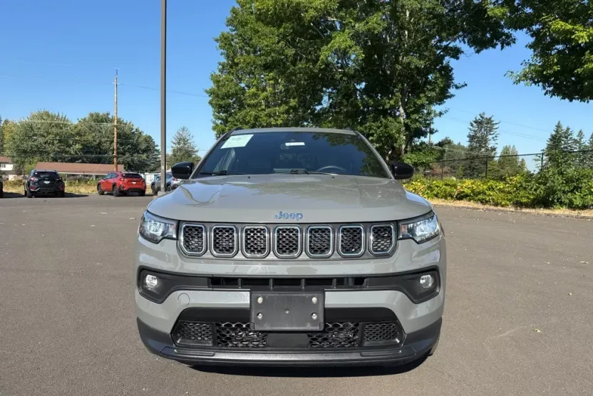 2024 Jeep Compass Latitude photo 1