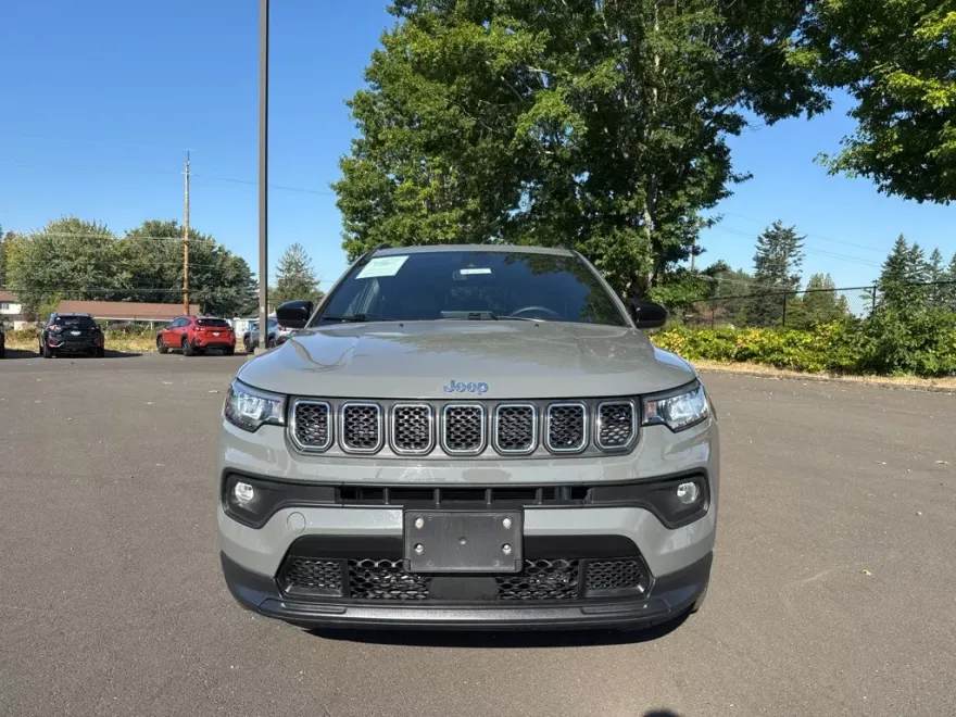 2024 Jeep Compass Latitude photo 1
