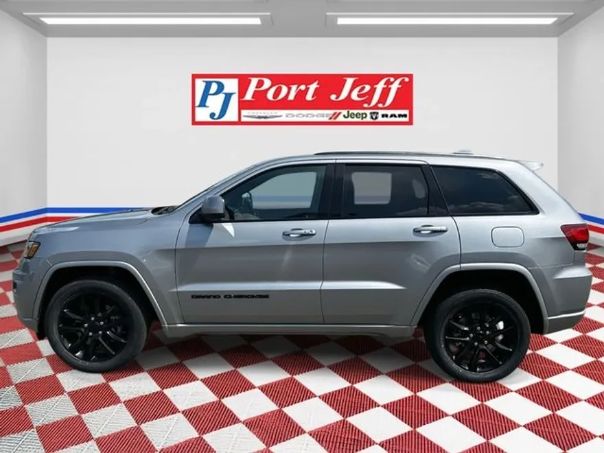 2021 Jeep Grand Cherokee Laredo X photo 1