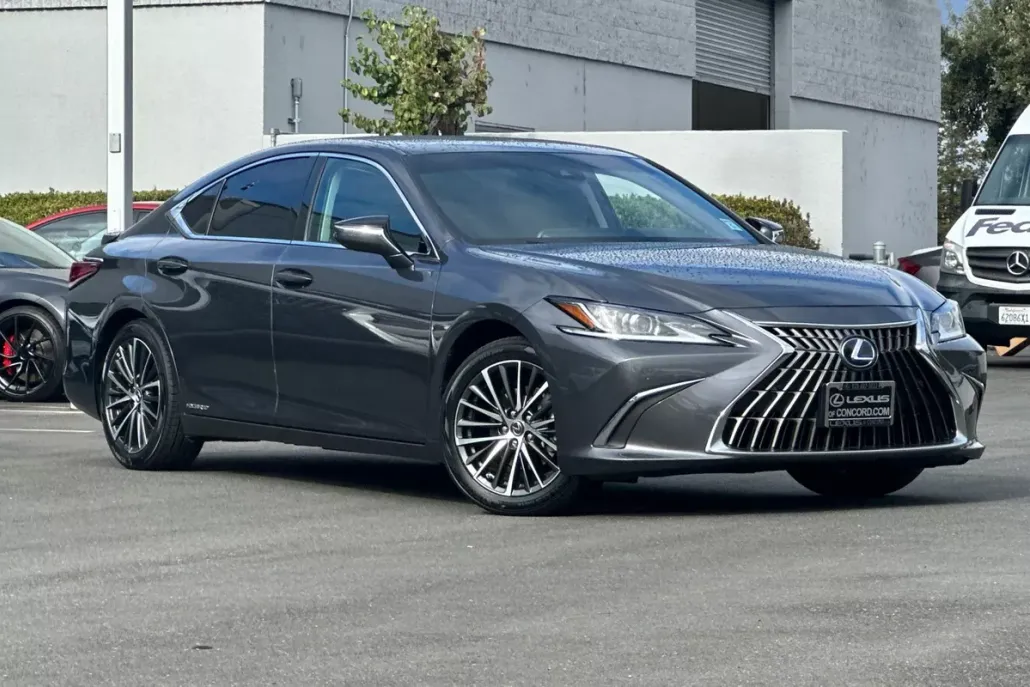 2022 Lexus ES 300h photo 1