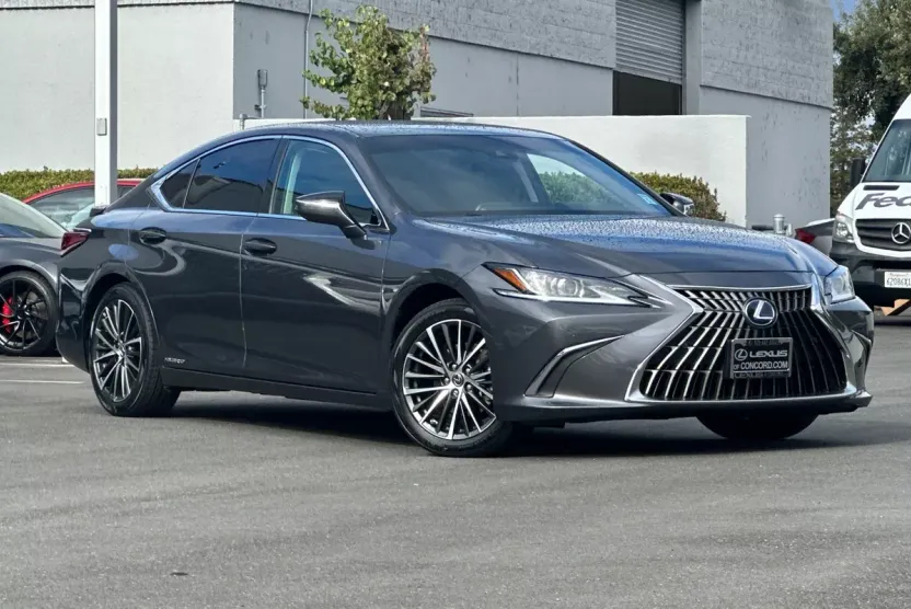 2022 Lexus ES 300h photo 1