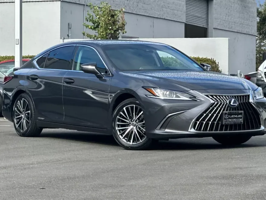 2022 Lexus ES 300h photo 1