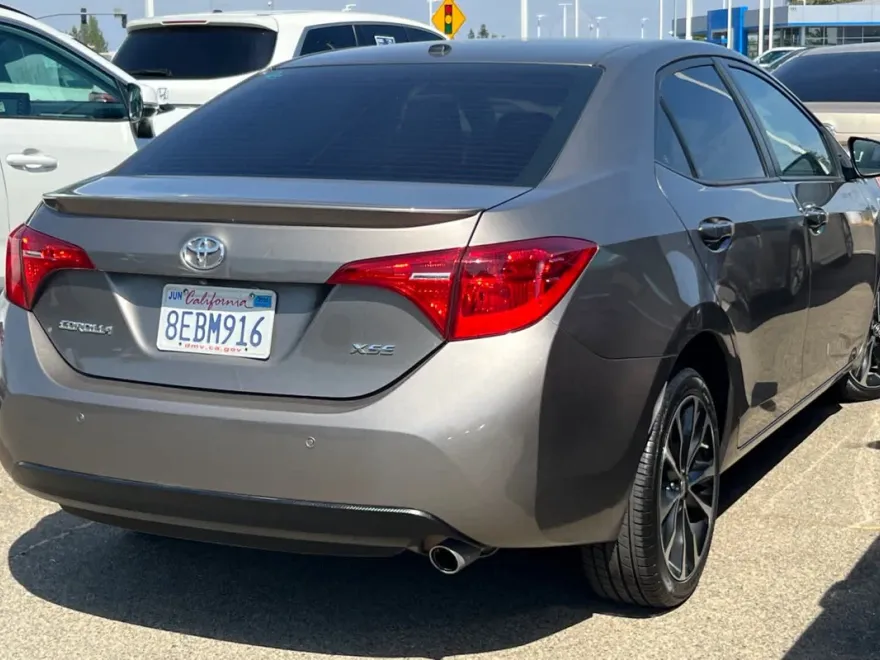 2018 Toyota Corolla L photo 1
