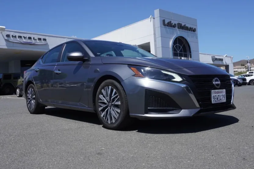 2023 Nissan Altima 2.5 SV photo 1
