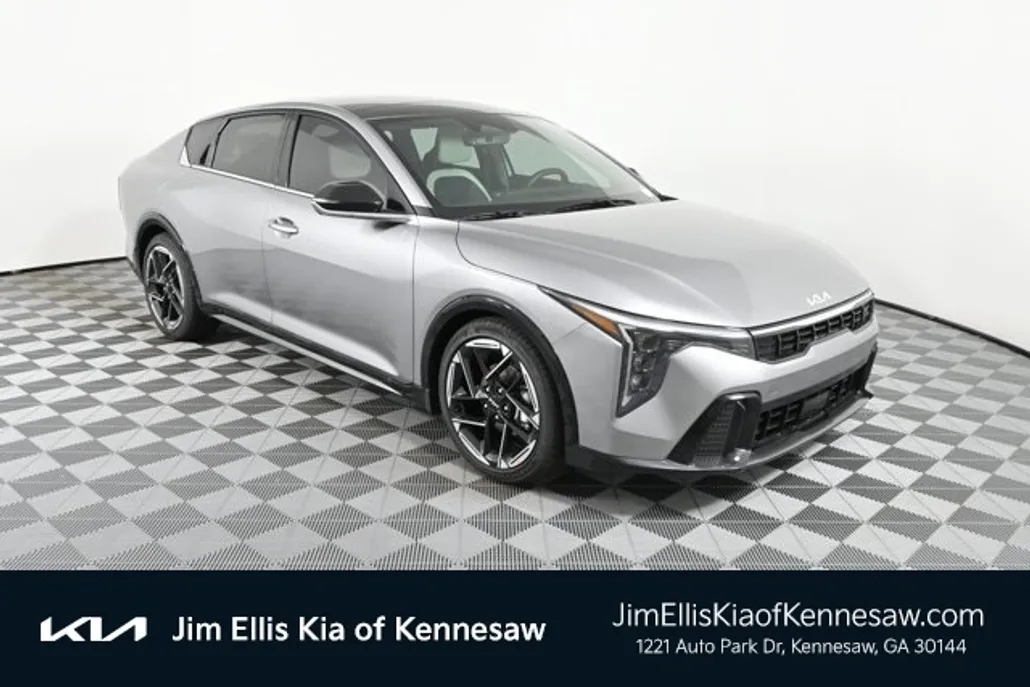 2025 Kia K4 GT-Line photo 1
