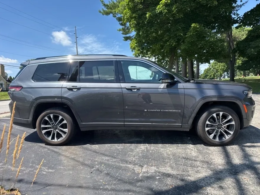 2021 Jeep Grand Cherokee Overland Sport photo 1