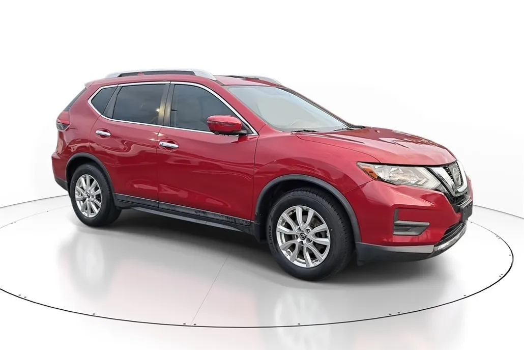 2017 Nissan Rogue SV photo 1