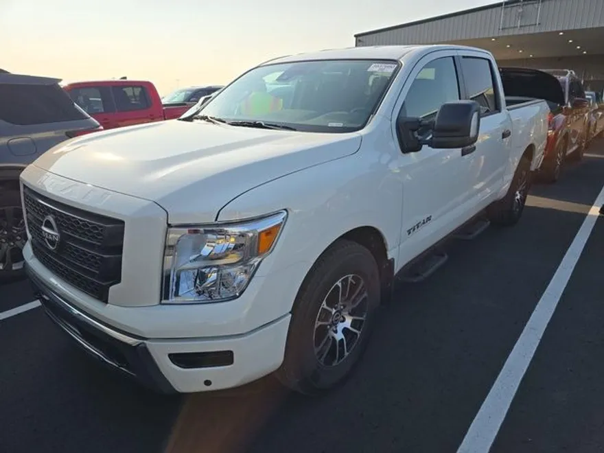2024 Nissan Titan SV photo 1
