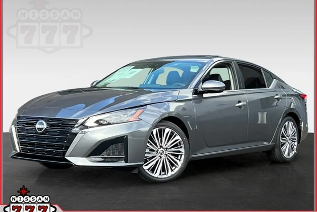 2025 Nissan Altima 2.5 SL photo 1