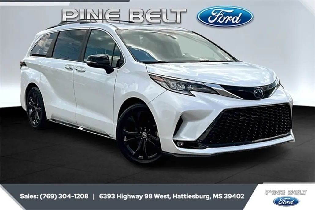2023 Toyota Sienna XSE photo 1