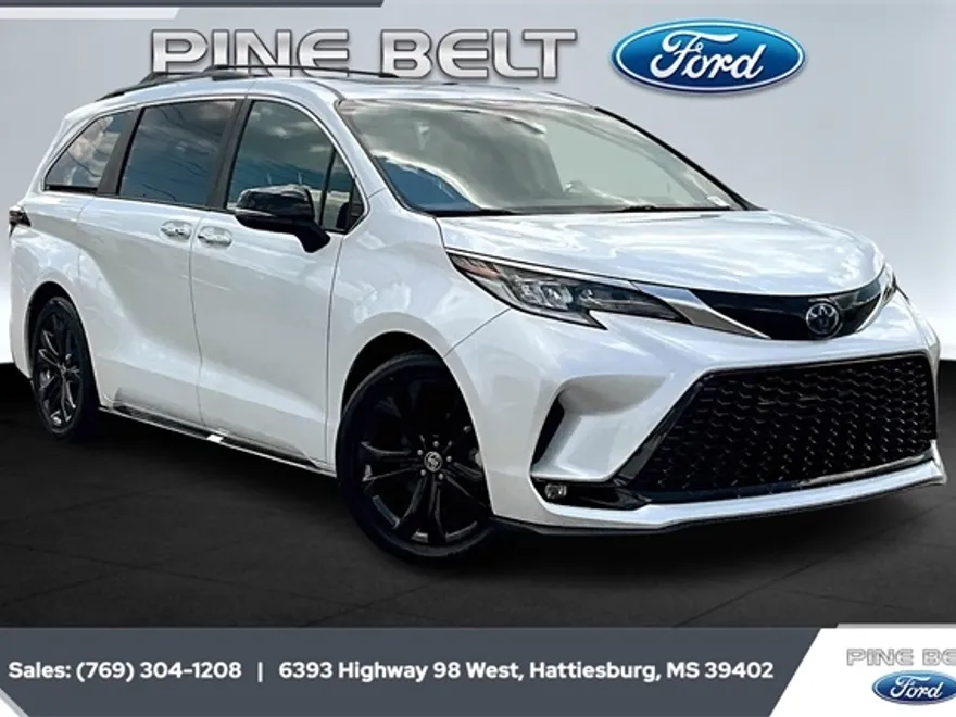 2023 Toyota Sienna XSE photo 1