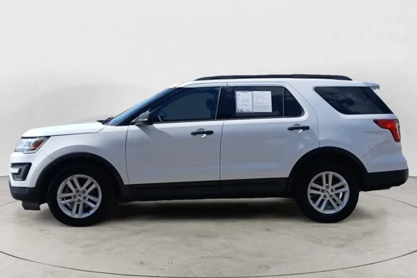 2017 Ford Explorer Base photo 1
