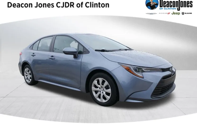 2023 Toyota Corolla LE photo 1