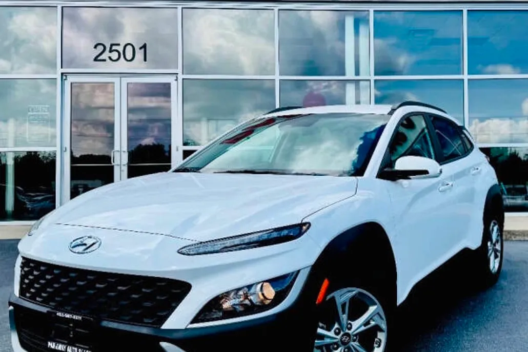 2023 Hyundai Kona SEL photo 1