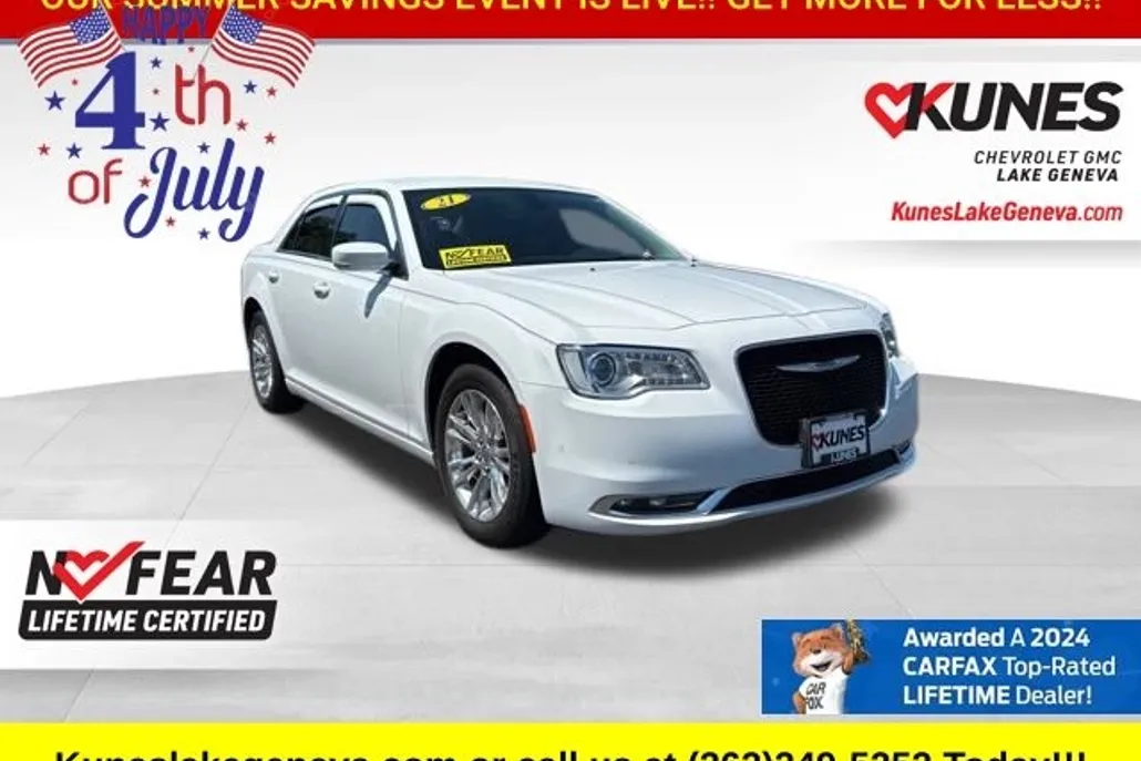 2021 Chrysler 300 Touring L photo 1