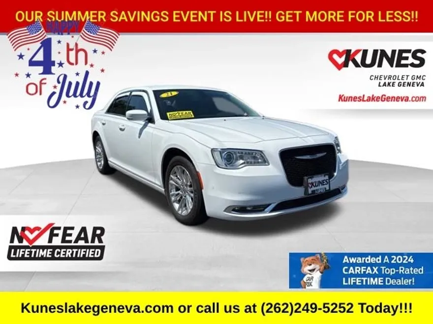 2021 Chrysler 300 Touring L photo 1