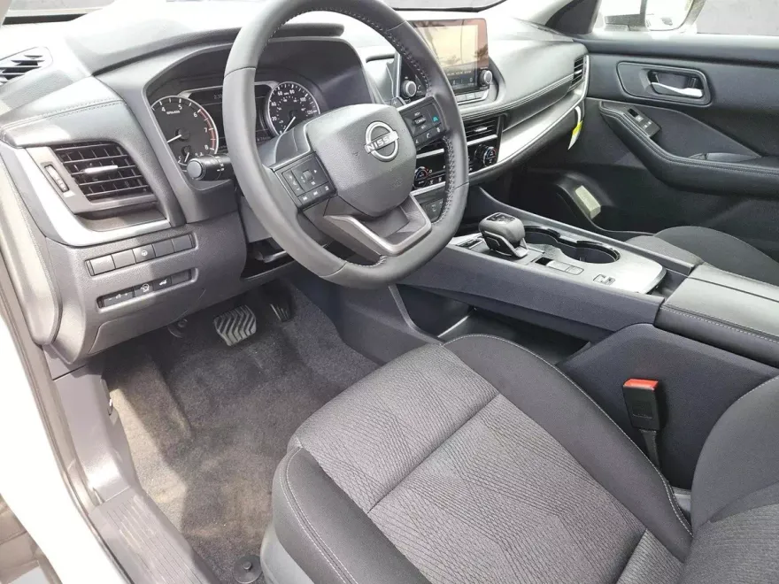 2026 Nissan Rogue SV photo 1