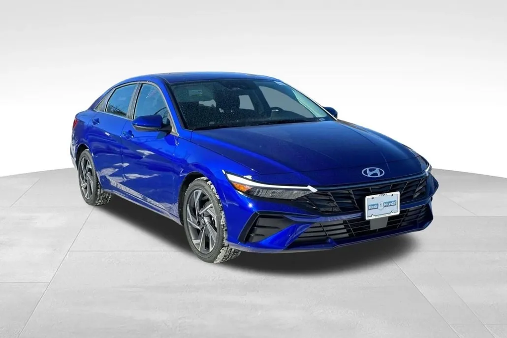 2025 Hyundai Elantra SEL Convenience photo 1