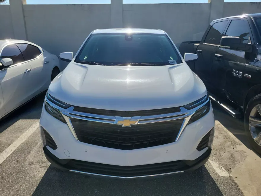 2023 Chevrolet Equinox LT photo 1