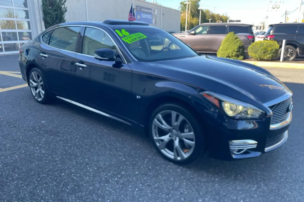 2016 Infiniti Q70L AWD photo 1