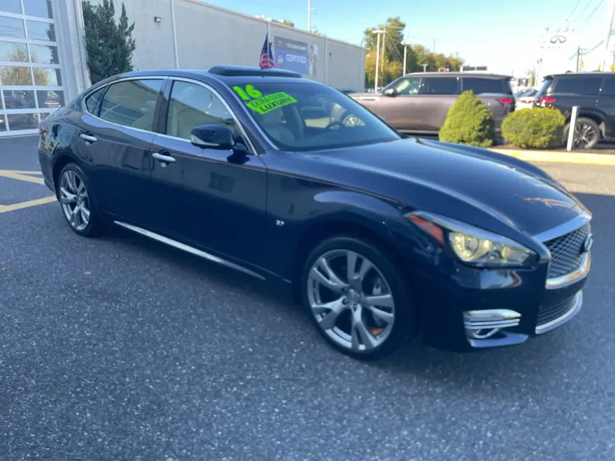 2016 Infiniti Q70L AWD photo 1