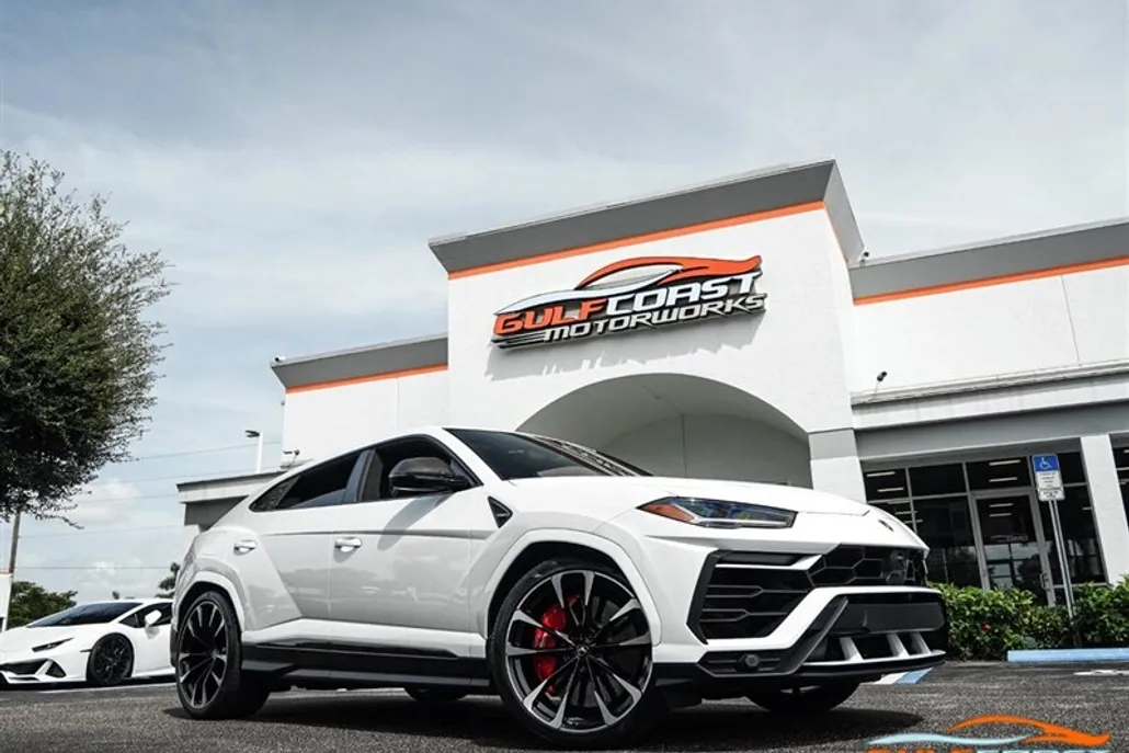 2022 Lamborghini Urus photo 1