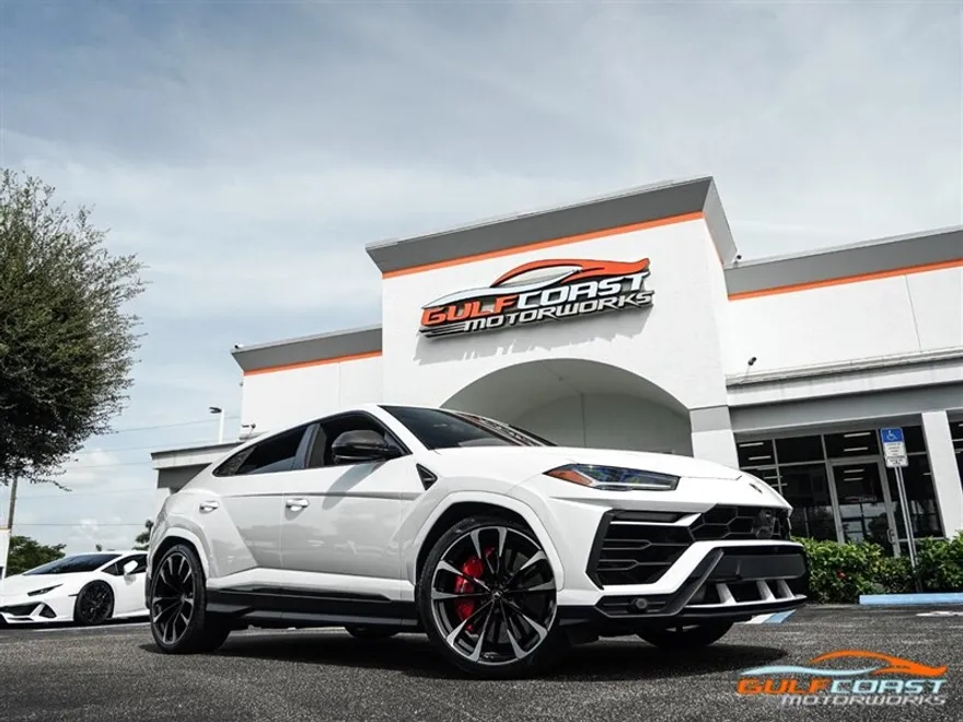 2022 Lamborghini Urus photo 1