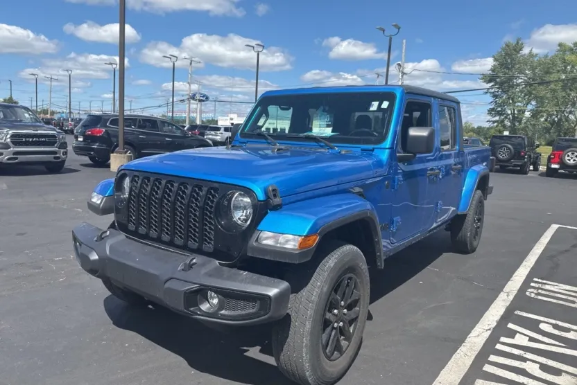 2022 Jeep Gladiator Altitude photo 1