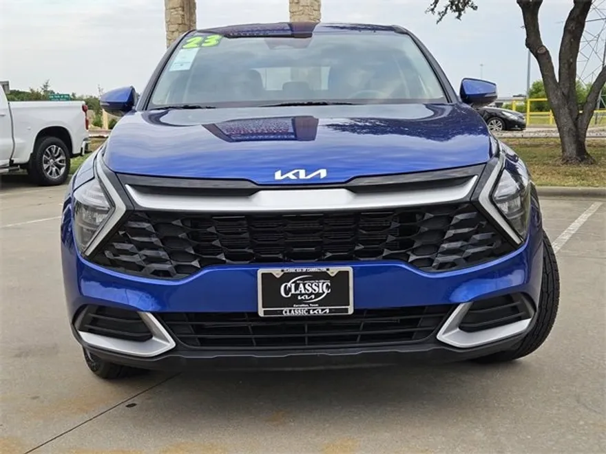 2023 Kia Sportage EX photo 2