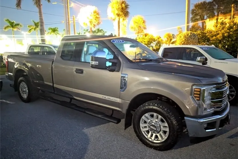 2019 Ford F-350 photo 1